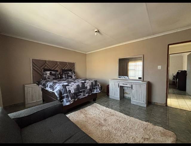 3 BEDROOM HOUSE FOR SALE IN SEBOKENG ZONE 17